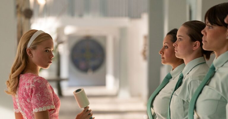 Netflix-Show-Guide-Culture-SIRENS_101_Unit_03242R.jpg