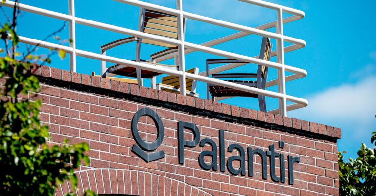 Palantir-Threats-Journalists-Business-1253767898.jpg